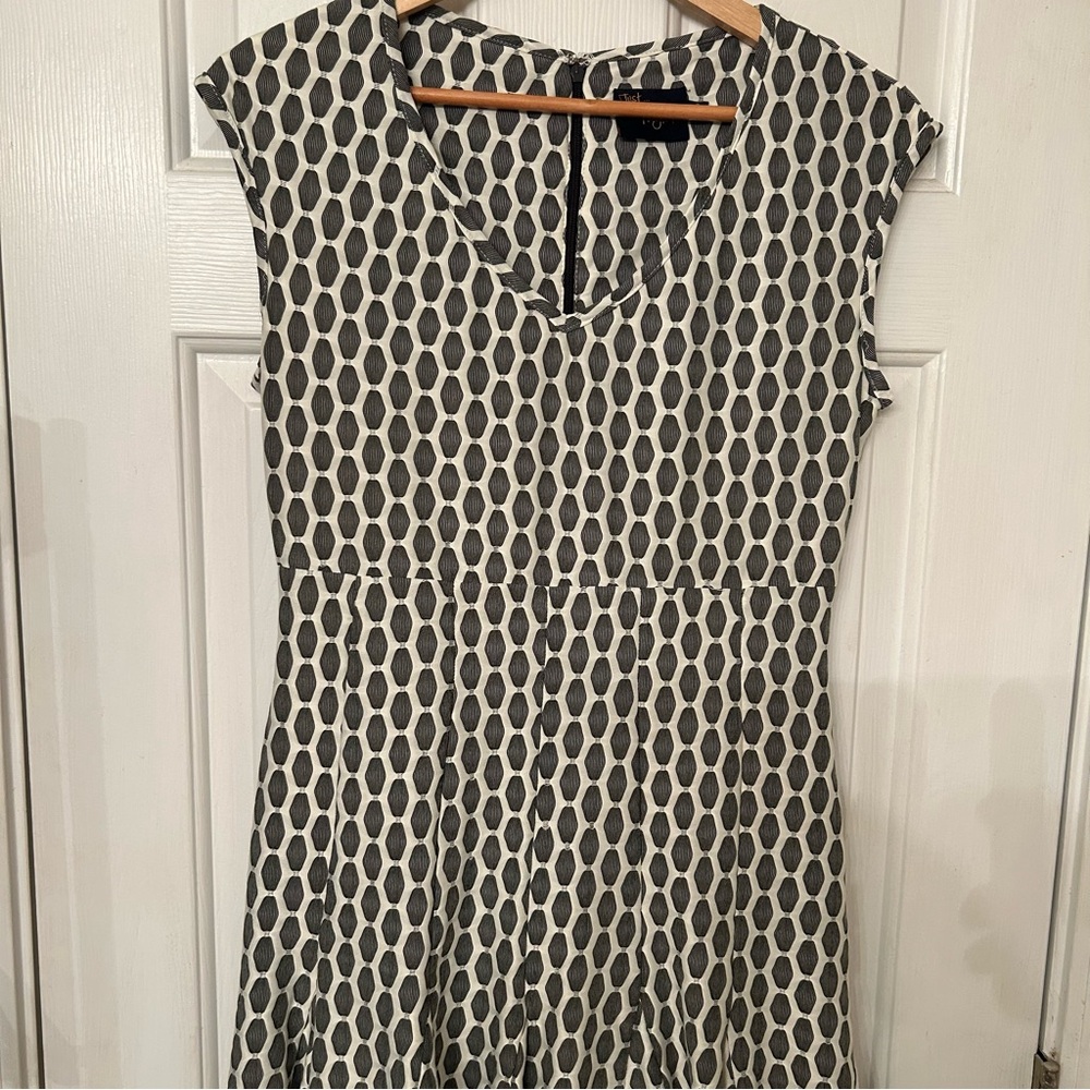 Just… Taylor Gray and White Geometric Print Fit and Flare Dress Size 6